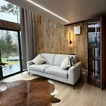 - Mirrored Forest Retreat * Hazlov