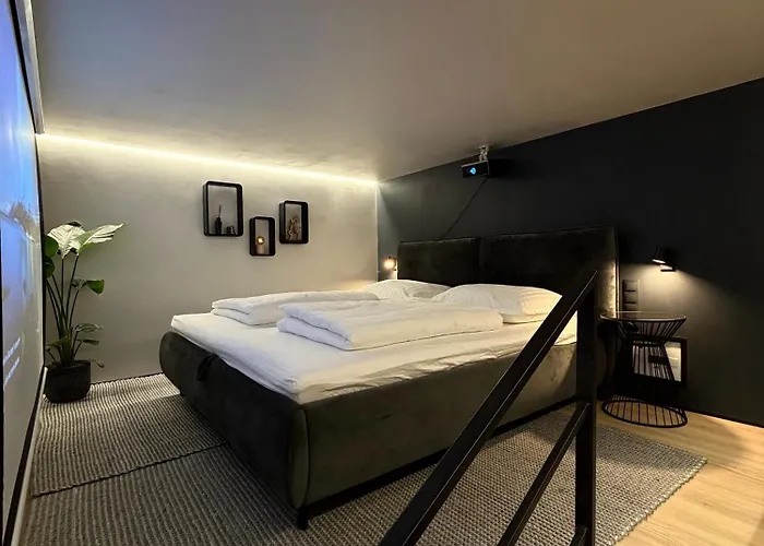 Ferienhaus - Mirrored Forest Retreat